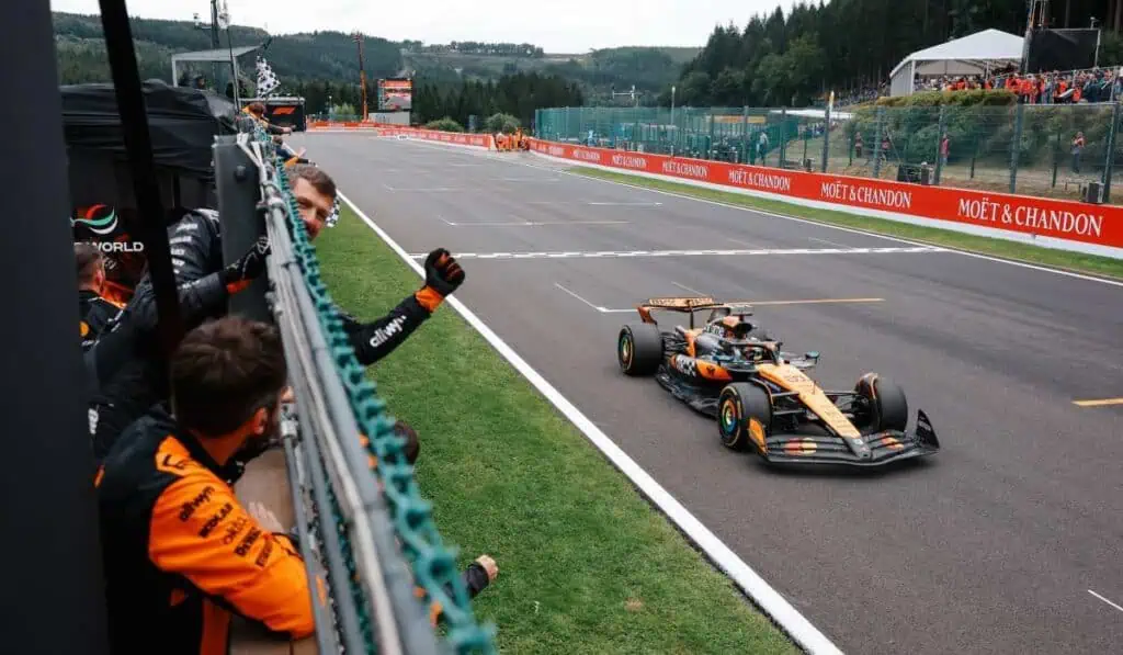 La Fórmula 1 anuncia un límite de gasto histórico: ¿Cuánto podrán invertir las escuderías para 2026? ¿Cuánto vale un equipo de Fórmula 1?: McLaren lidera el ranking con cifra récord