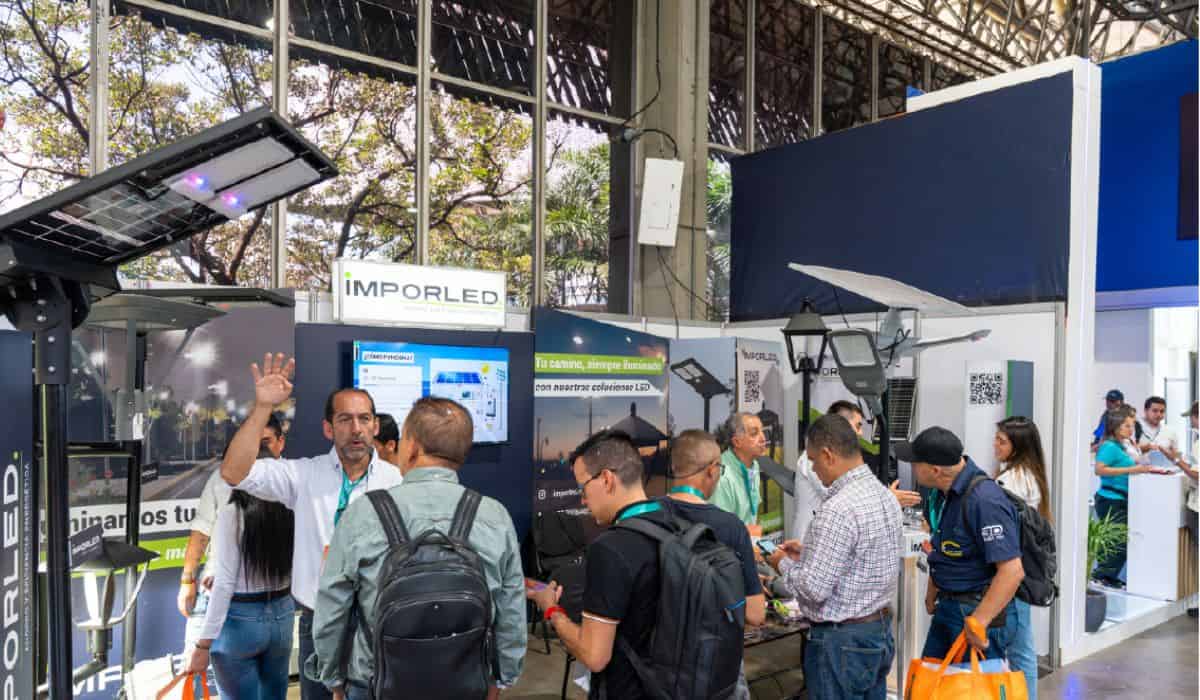 Home - Valora Analitik Más de 450 marcas participarán en ExpoSolar Colombia 2025, con innovaciones en energía solar y tecnologías asociadas. Foto: cortesía Corferias.