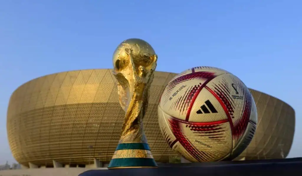 ¿Por qué el Mundial es la vitrina más rentable del fútbol?: Así hacen negocio los jugadores Este es el contrato de exclusividad que convierte a Adidas en socio de la FIFA para fabricar los balones del Mundial