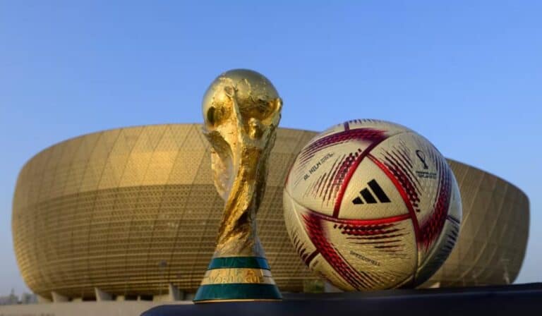 Este es el contrato de exclusividad que convierte a Adidas en socio de la FIFA para fabricar los balones del Mundial