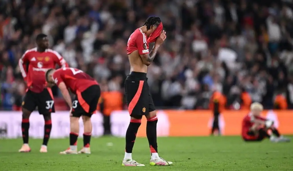 Manchester United reduce pérdidas un 70 %, pero sigue sin levantar cabeza en el fútbol inglés Manchester United reduce pérdidas un 70 %, pero sigue sin levantar cabeza en el fútbol inglés