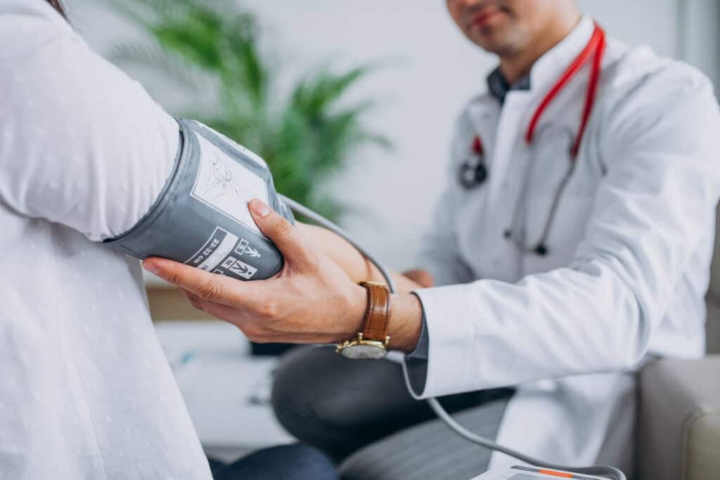 El ramo de salud registró un crecimiento del 23 % en primas entre enero y julio de 2025, según Fasecolda. Foto: Freepik.