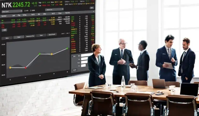 Bolsas suben con inversores a la expectativa de un posible recorte de tasas de la Fed en su próxima reunión