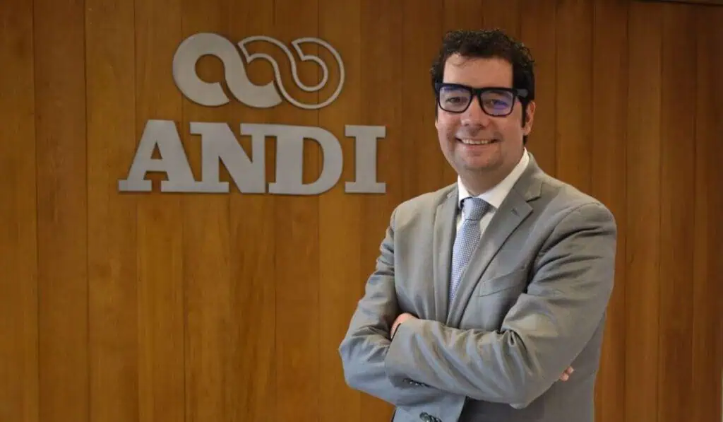 Producción de alimentos en Colombia crece 7,5 % en 2025 pese a presiones regulatorias “En Colombia se pierde cerca del 60 % de los alimentos producidos; si no hubiera desperdicio, nadie sufriría hambre”: Camilo Montes, presidente ejecutivo de la Cámara de la Industria de Alimentos. Foto: ANDI.