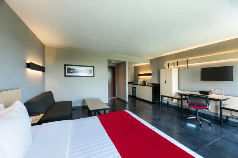 City Express Plus by Marriott Cali Colombia: el hotel ideal para visitantes y deportistas en la capital deportiva de América City Express Plus by Marriott Cali Colombia habitación