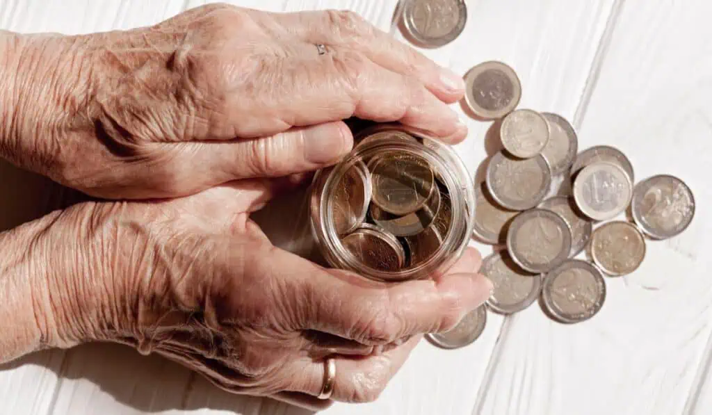 Gobierno Petro se alista para decidir sobre billones de pesos de pensiones; denuncian falta de conocimiento técnico Bajar el nivel de inversiones en el exterior representaría repatriar al país más de $120 billones