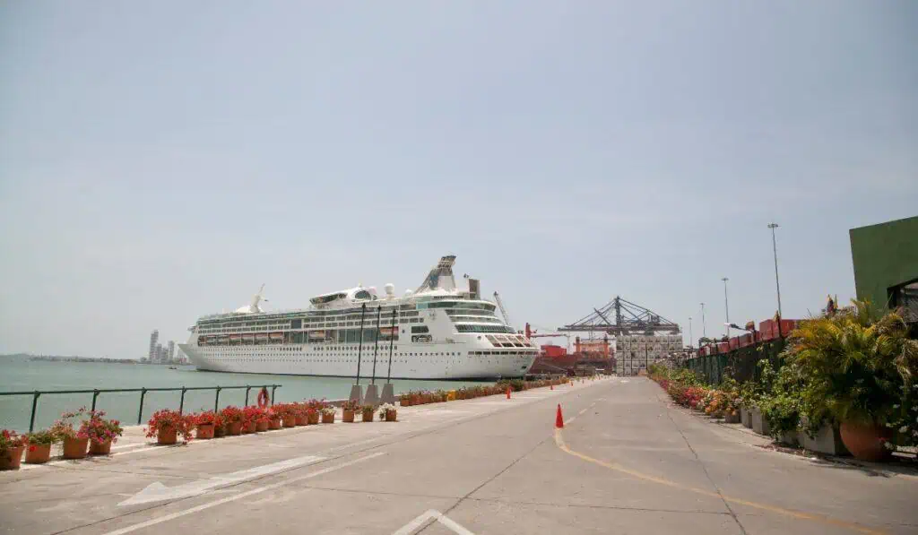 Tras leve caída en la entrada de cruceros a Cartagena, entre 2025-2026 se proyecta crecimiento del 26,17 % Cruceros Colombia