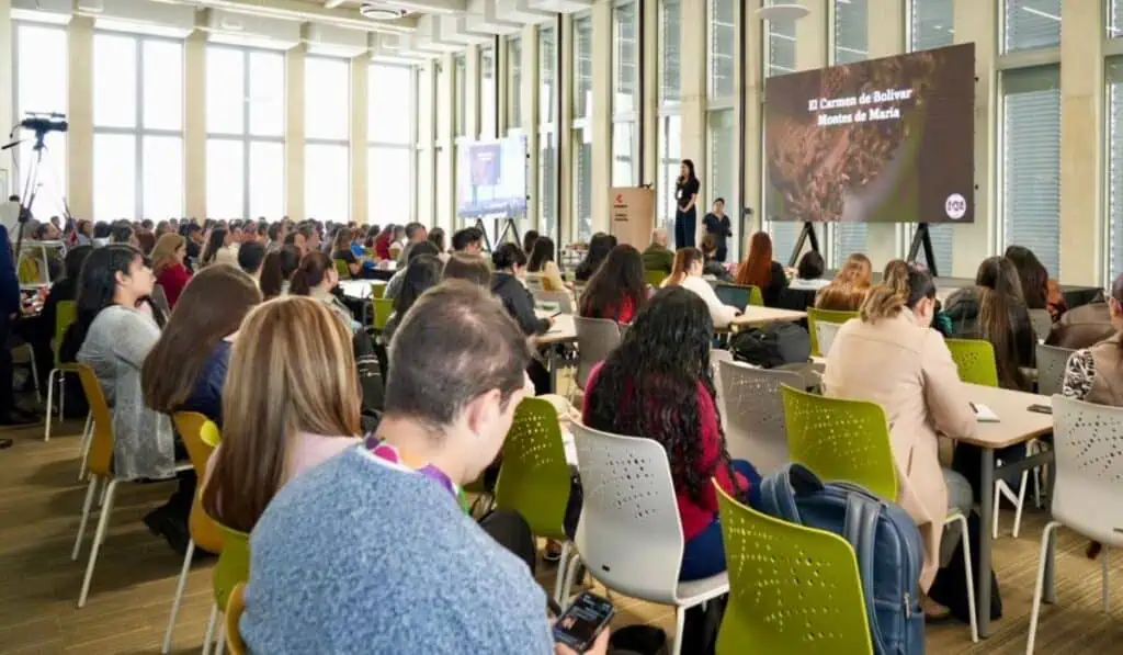 Más de 200 empresarios reunidos en el II Encuentro por la Sostenibilidad Empresarial II Encuentro por la Sostenibilidad Empresarial