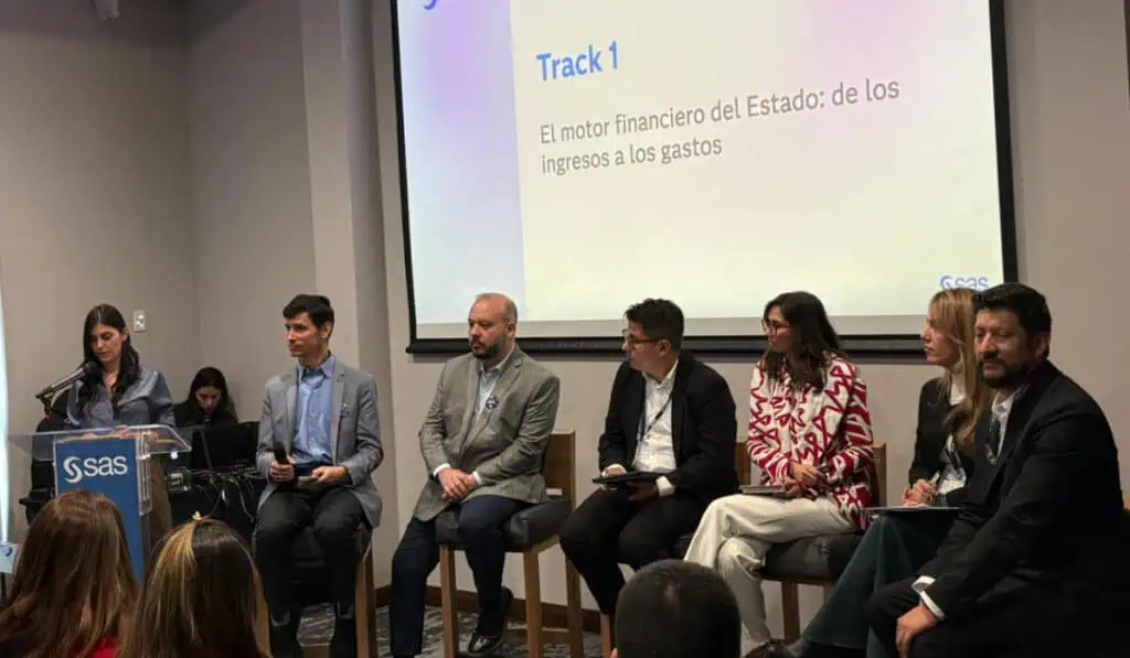 Así se está transformando el recaudo público con IA y analítica de datos Foro SAS sobre analítica de datos e IA para optimizar el gasto
