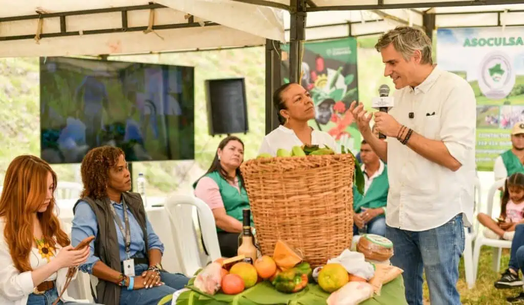 Grupo Éxito duplica compra local a familias de Asoculsan; estos son los beneficios Grupo Éxito duplica compra local a familias de Asoculsan