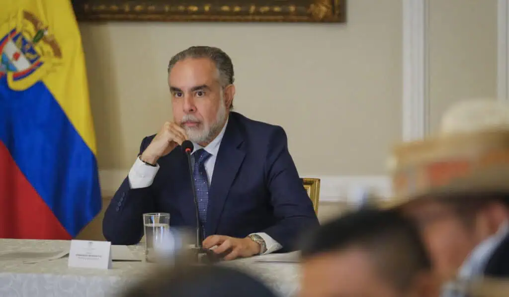 Armando Benedetti aclaró si dejará de ser ministro del Interior de Petro para sumarse a la campaña de Iván Cepeda Se ha mencionado la posibilidad de que Armando Benedetti aterrice en la campaña de Iván Cepeda.