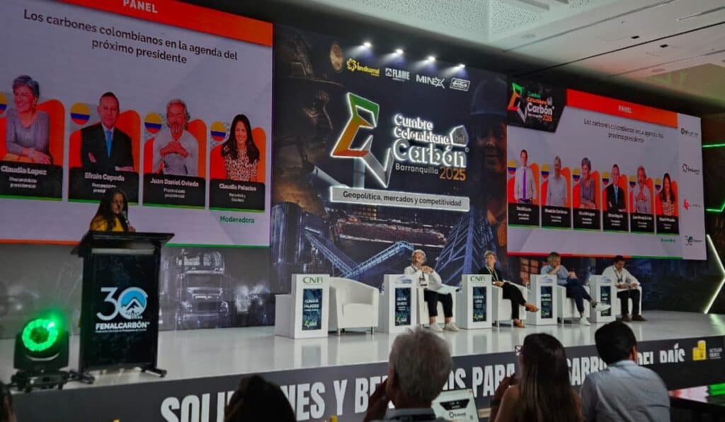 Panel con precandidatos a la Presidencia de la República durante la Cumbre Colombiana del Carbón