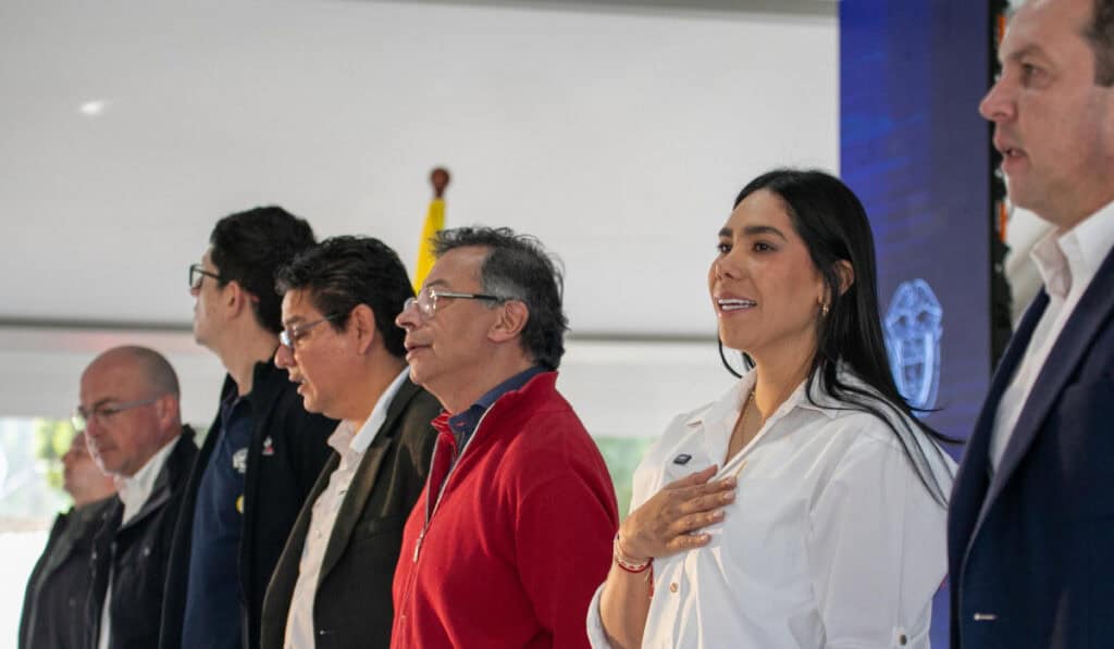Presidente Gustavo Petro y ministra de las TIC, Carina Murcia