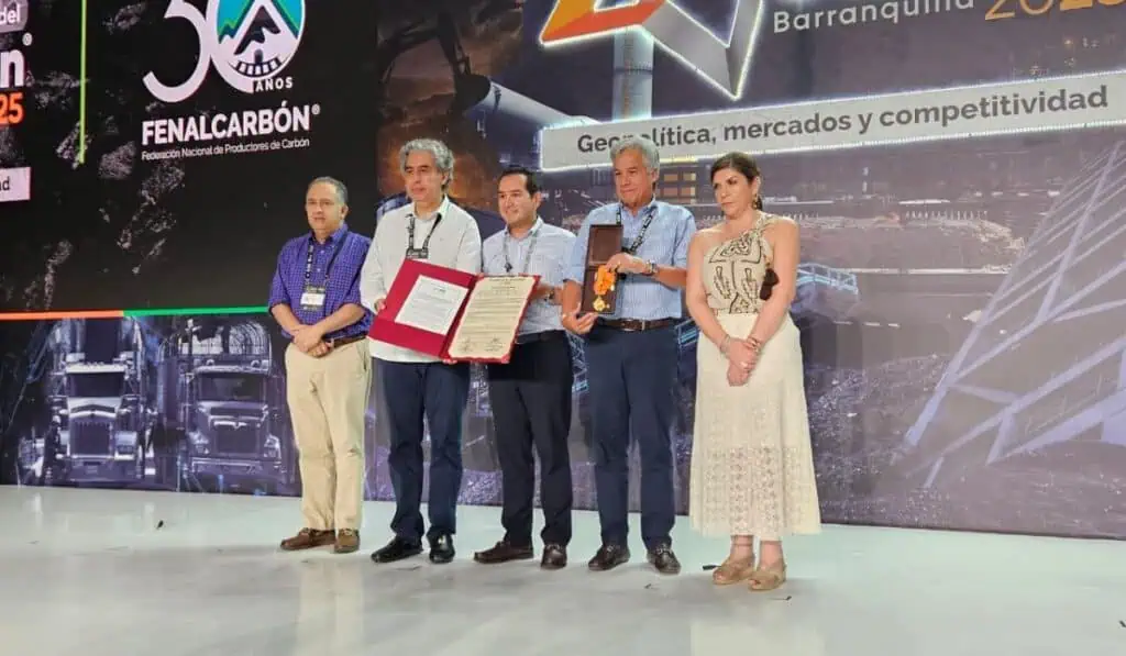 Cumbre Colombiana del Carbón destacó el aporte al desarrollo y la innovación del sector en su primer día Reconocimientos a Fenalcarbón en sus 30 años