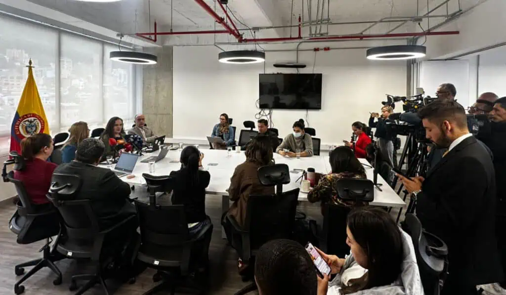 La polémica de la CRC que reavivó el debate sobre la libertad de prensa Rueda de prensa de la CRC