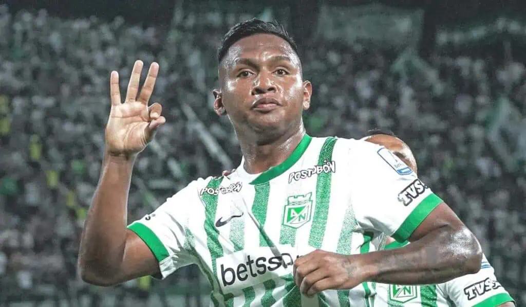El delantero estrella que negocia Nacional estaría entre los mejor remunerados del fútbol colombiano La millonaria multa impuesta a Alfredo Morelos cubre casi el 40 % de una vivienda VIS en Colombia