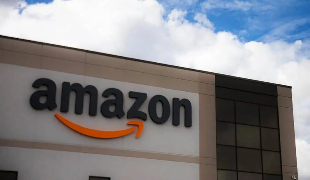 Despidos se dispararon en grandes empresas del mundo durante 2025 Amazon