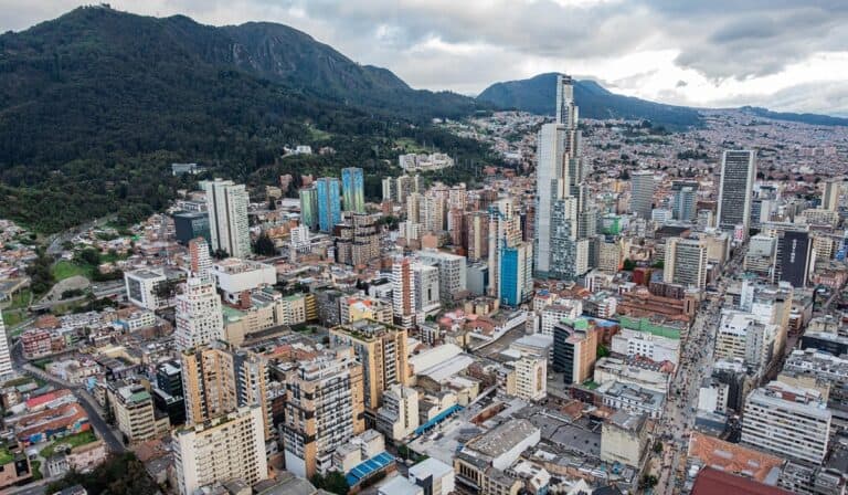 OCDE propone a Bogotá un sistema tributario más justo, progresivo y ambientalmente responsable