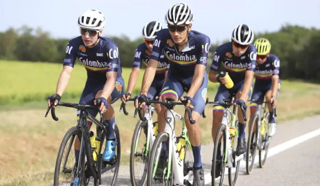 El ciclismo ya es una industria en Colombia: Mueve más de US$200 millones y crece con marcas locales Formar un ciclista de élite en Colombia, en un año, cuesta lo mismo que comprar un apartamento en Bogotá
