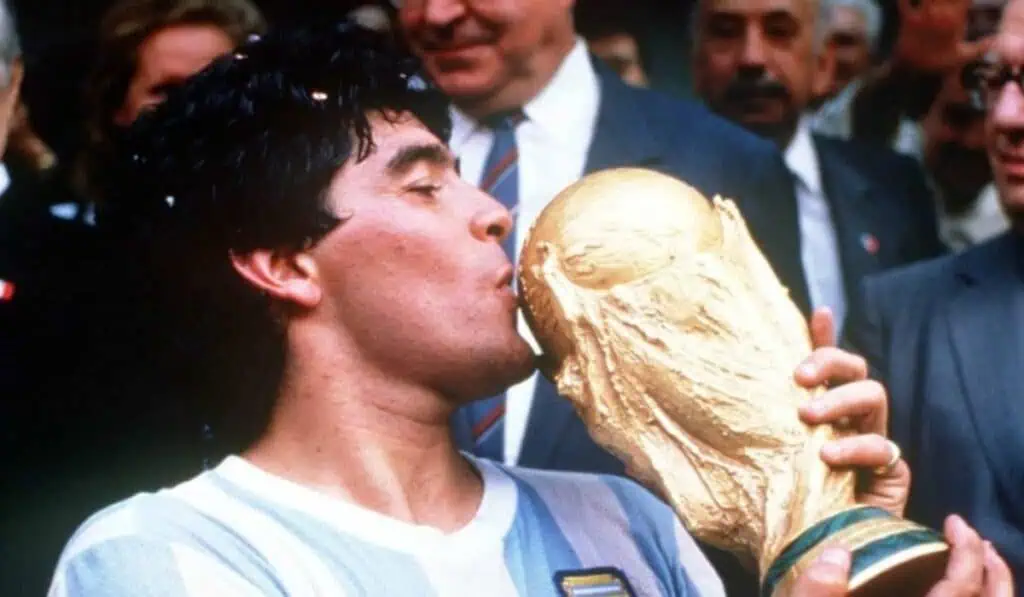 Argentina e Inglaterra jugarán bajo máxima seguridad en la semifinal del Mundial La marca Diego Armando Maradona sigue generando millones de dólares