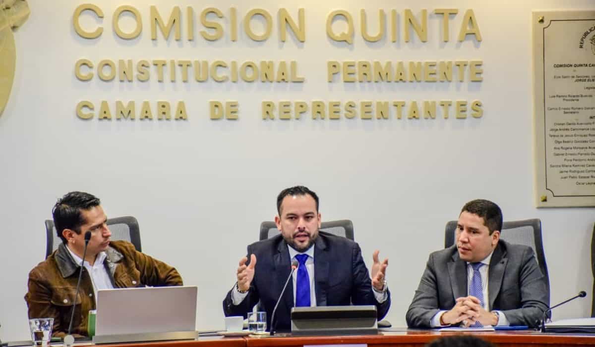 Gobierno Petro radica mega reforma al sector energético y servicios públicos: estos son los detalles