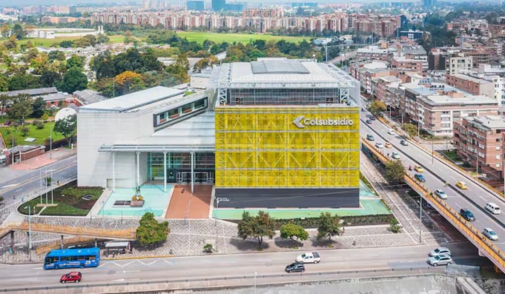 fachada Colsubsidio