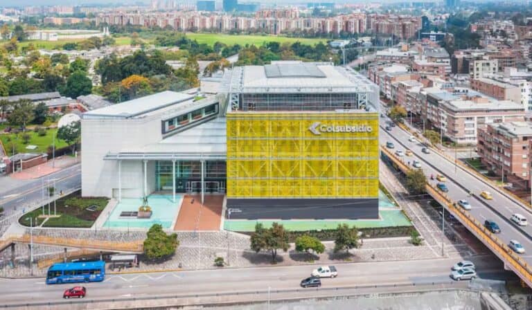 fachada Colsubsidio