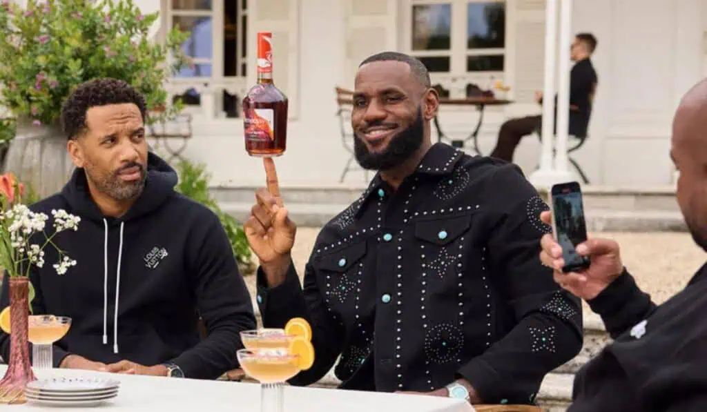 La nueva liga asociada a LeBron James que busca competir con la NBA en tres continentes LeBron James, sexto deportista mejor pagado del mundo, es demandado por fraude: ¿Caerá su imperio?