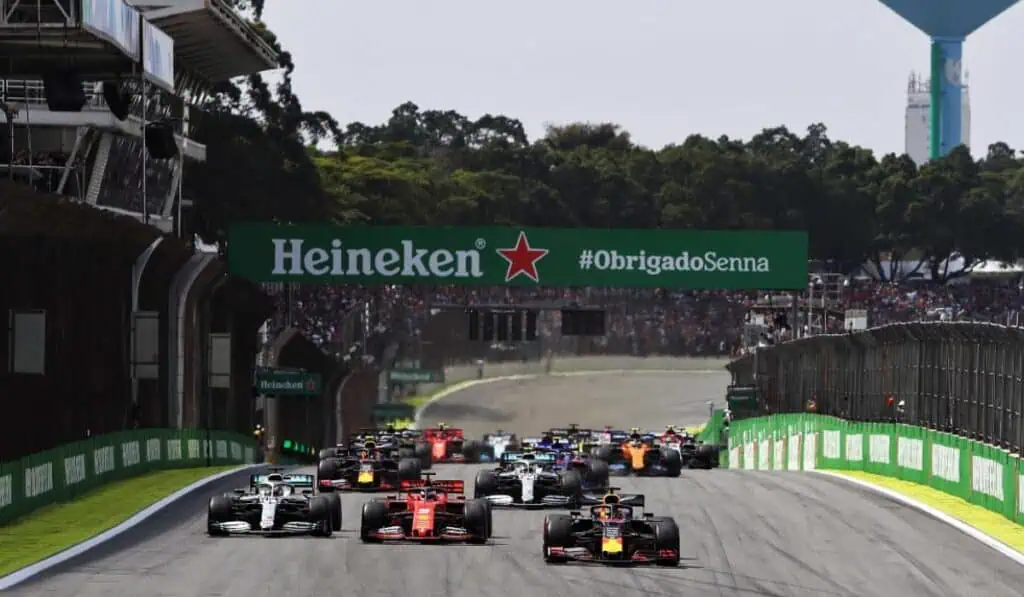 El Gran Premio de Fórmula 1 generará más dinero que cualquier otro evento deportivo en Brasil Viajar para ver la Fórmula 1 en Brasil cuesta casi lo mismo que un carro nuevo en Colombia