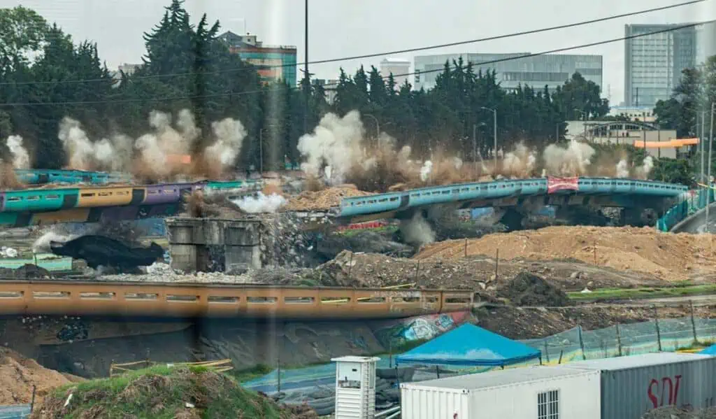 Cayeron los puentes de Puente Aranda: arranca construcción de La Nueva 13, megaobra que transformará la movilidad en Bogotá Cayeron los puentes de Puente Aranda: arranca construcción de La Nueva 13, megaobra que transformará la movilidad en Bogotá