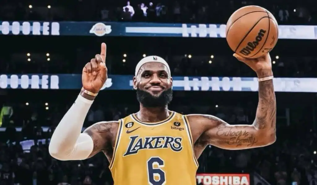 Con solo 10 post en redes, las estrellas del deporte recaudarían la mitad de lo que vale el nuevo Metropolitano de Barranquilla LeBron James, sexto deportista mejor pagado del mundo, es demandado por fraude: ¿Caerá su imperio?