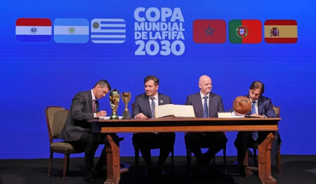 Netflix se queda con los derechos del Mundial 2030 en España y da un golpe en el negocio de las transmisiones deportivas FIFA evalúa propuesta para que Sudamérica tenga 18 partidos en el Mundial 2030