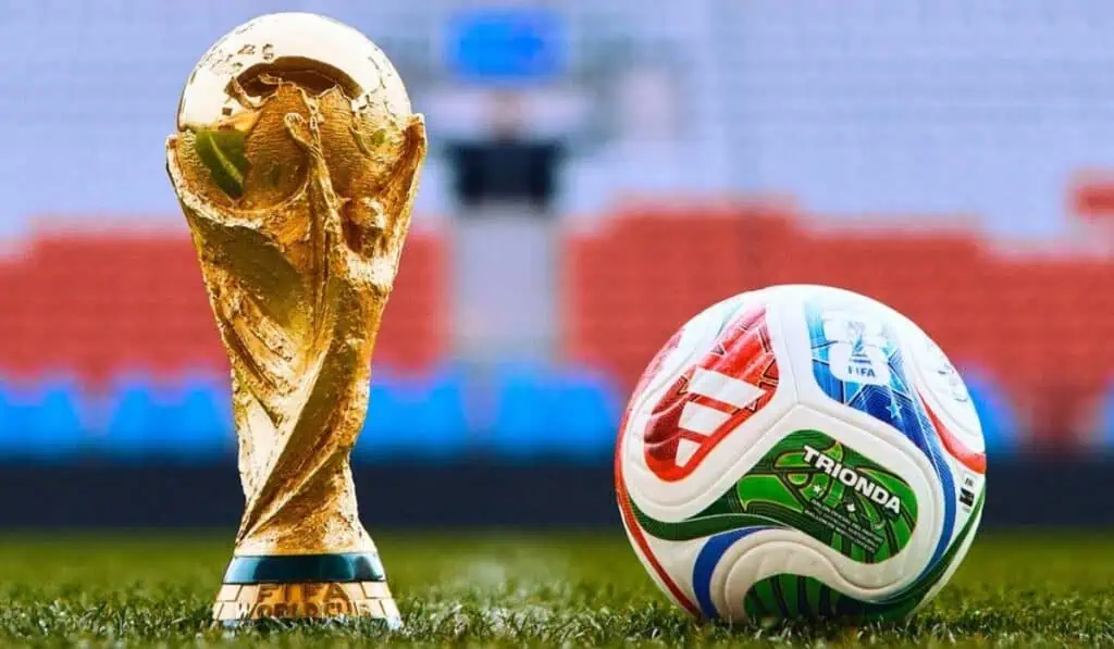 Adidas presenta el balón de la final de la Champions 2026: Será uno de los más caros del mercado Adidas lanza su pelota 15 de los mundiales: Un negocio redondo que produce al año casi de a dos balones por cada habitante de Bogotá