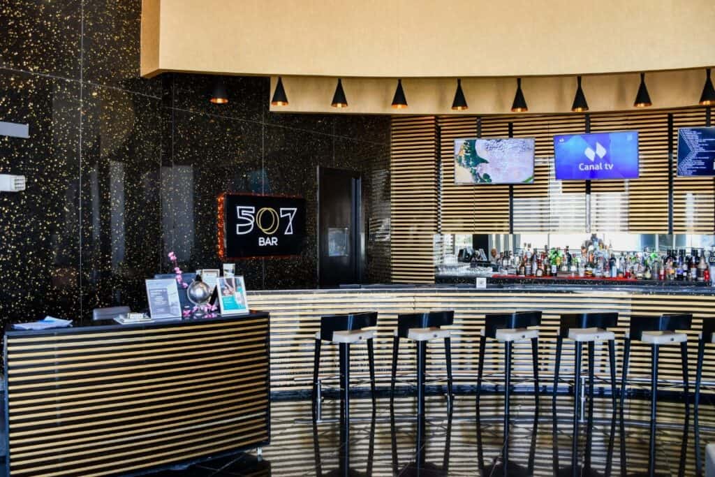 Bar Golden Tower. Foto: tomada de la página del hotel. 