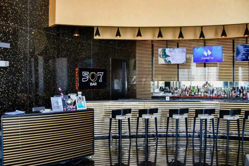 Grupo Las Américas busca seguir creciendo a través de más hoteles de representación o propios Bar Golden Tower. Foto: tomada de la página del hotel.