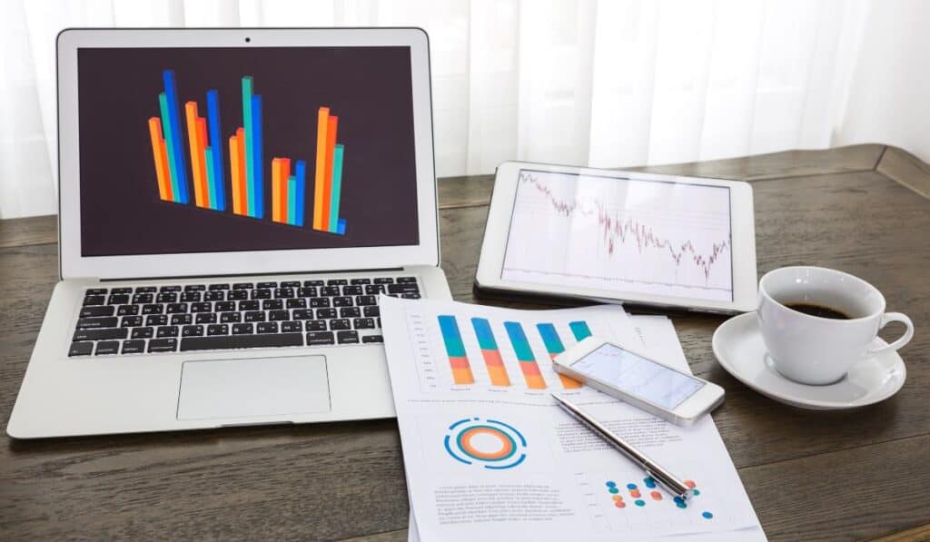 Bolsas mixtas con foco en decisión de la Fed sobre tasas en diciembre y sector tecnológico