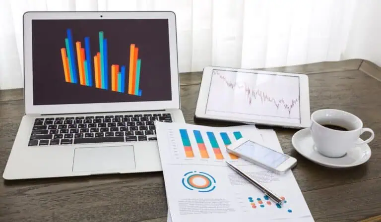 Bolsas mixtas con foco en decisión de la Fed sobre tasas en diciembre y sector tecnológico