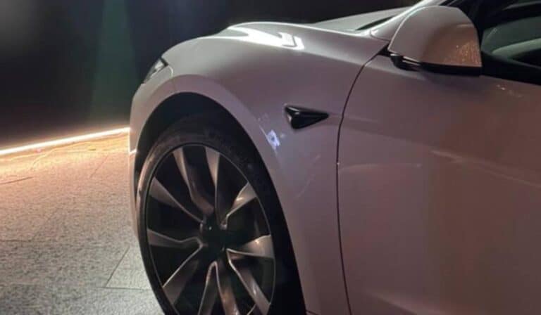 Carro Tesla que es más barato que los más vendidos de Toyota y Mazda