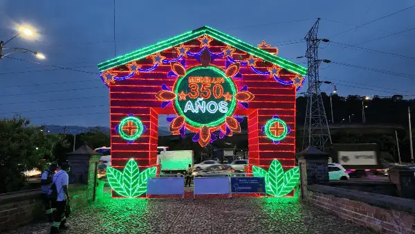 Alumbrados EPM podrán verse desde este viernes en 61 puntos de Medellín; detalles, horarios y fechas Castillo escudo Medellín. Foto: cortesía EPM