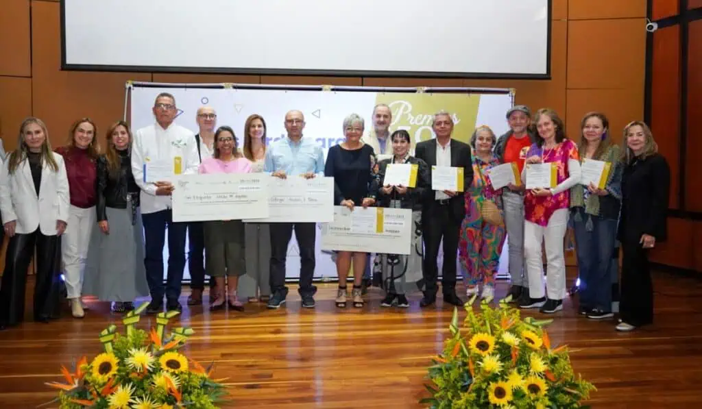 Colombia entregó por primera vez los Premios +50 Emprende para reconocer el talento sénior del país Colombia entregó por primera vez los Premios +50 Emprende para reconocer el talento sénior del país