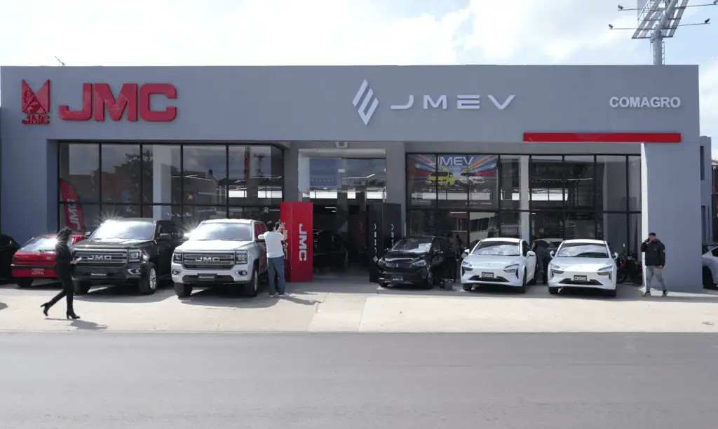 Importante firma china de carros eléctricos anunció apertura de vitrina en Colombia para competirle a Tesla: Así son sus vehículos JMEV abrió su propia vitrina. Foto: cortesía.