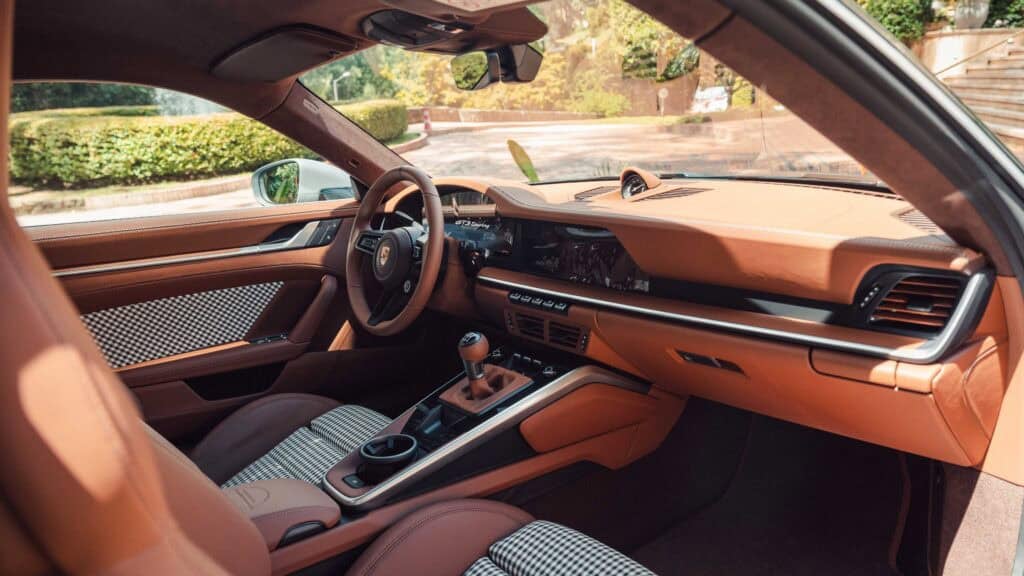En Colombia se venderá la única versión de este Porsche Interior del Porsche 911 GT3. Foto: cortesía.