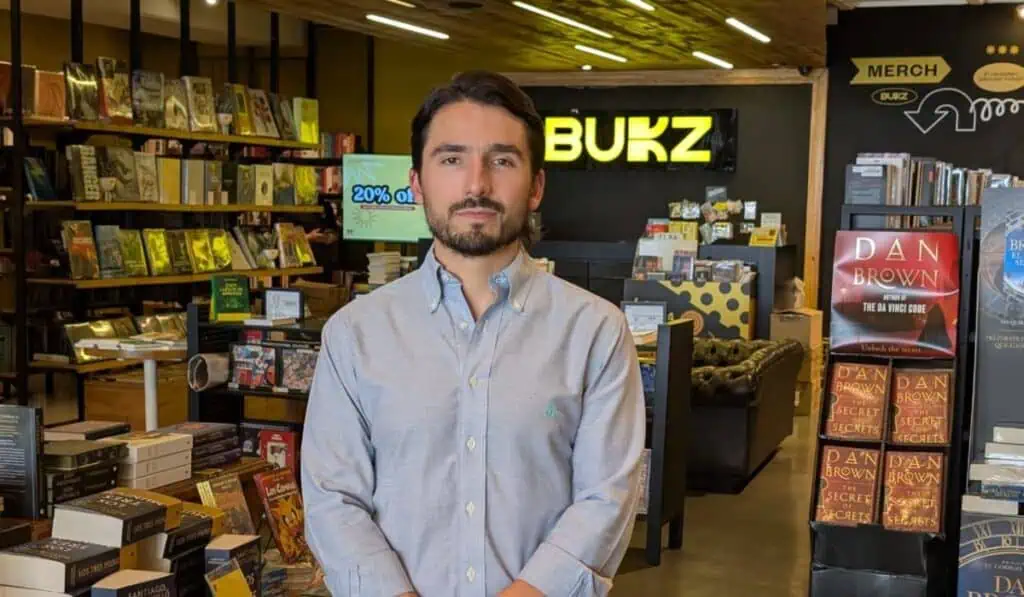 Valora Analitik y Bukz lanzan Top 10 de Libros Favoritos: los preferidos del público de obras de no ficción David Trujillo, CEO de Bukz