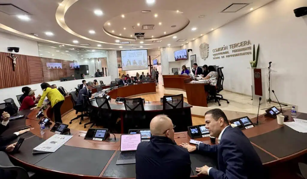 El ‘plan B’ del gobierno Petro si se cae la reforma tributaria sigue ganando terreno en el Congreso Discusión en la Comisión Tercera