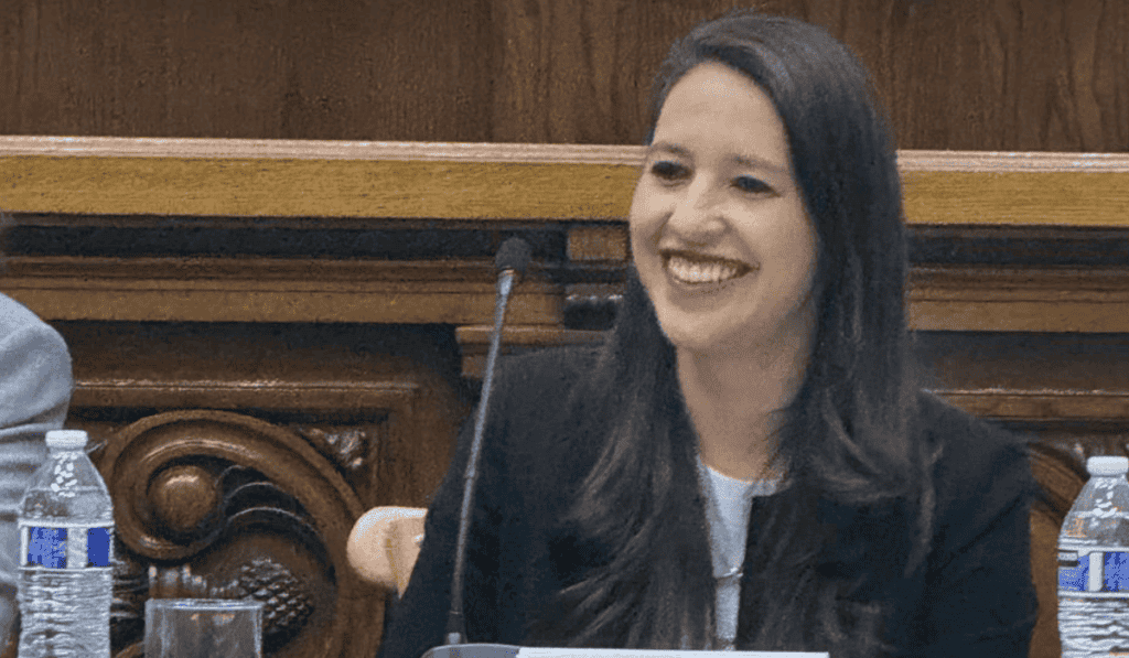 El GEB y la OCDE se unen para traducir nueva versión de las directrices de gobernanza en las empresas públicas Juanita García, directora de Asuntos Corporativos del GEB, durante su participación en la Mesa Redonda Latinoamericana sobre Gobierno Corporativo de la OCDE, en Chile.