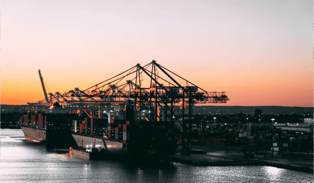 Exportaciones de Colombia tuvieron leve crecimiento en 2025; ventas petroleras cayeron Además del petróleo, el agro y la manufactura impulsaron las ventas colombianas en el exterior en 2025. Foto: ©Matthis Volquardsen de Pexels a través de Canva.com