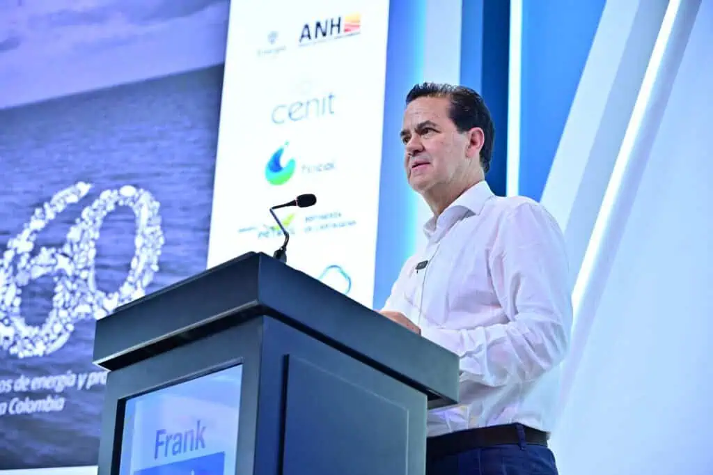 Sectores industrial y comercial son los grandes sacrificados con el impuesto al carbono de la reforma tributaria Frank Pearl, presidente de ACP, expresó que debe haber estabilidad y certidumbre en el sistema tributario. Imagen: ACP