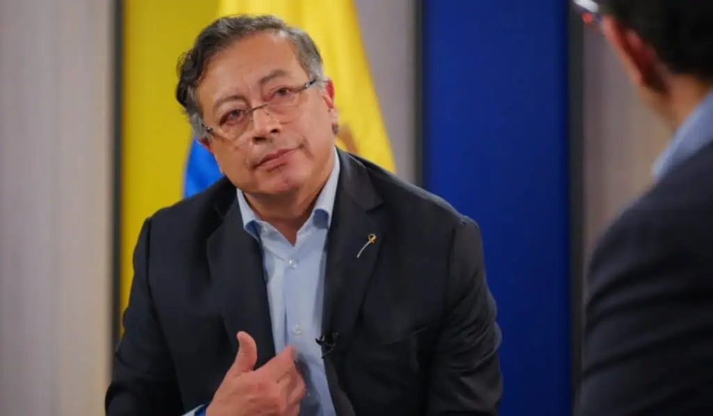 Precio de la gasolina aumentaría casi $2.000 con la nueva reforma tributaria de Petro: galón superaría $17.000 Gustavo Petro, presidente de Colombia. Imagen: Presidencia