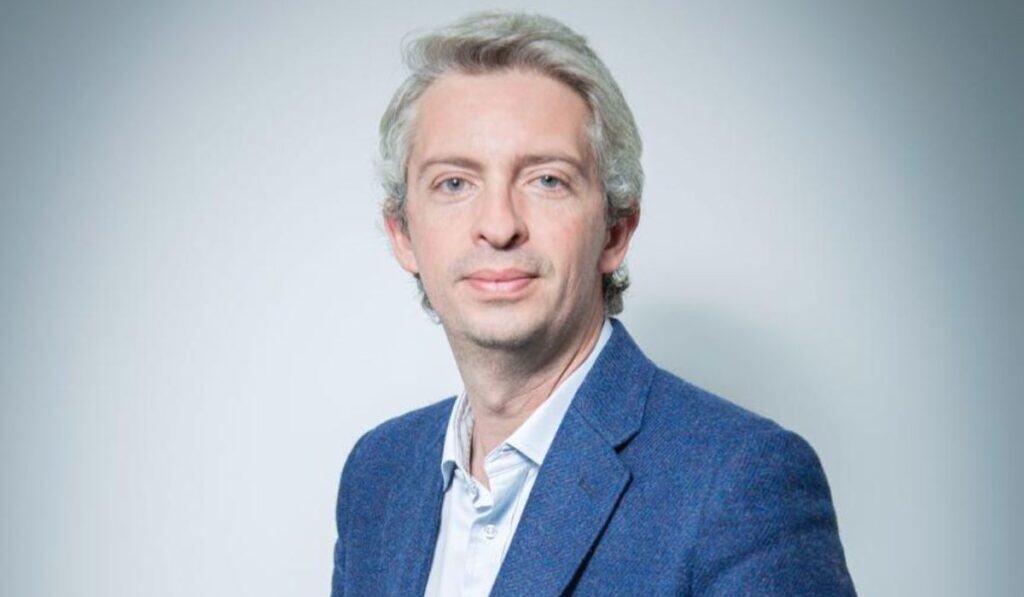 Acciones & Valores: dólar en Colombia superaría los $4.000 en 2026; revela factores que pesarían en inflación Luis Felipe Aparicio Gómez, nuevo gerente general de Acciones & Valores