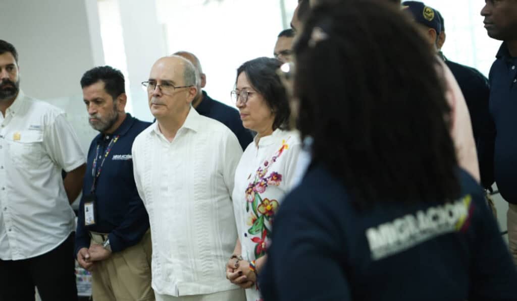 Migración Colombia moderniza el control aéreo en Santa Marta con tecnología biométrica Biomig Migración Colombia